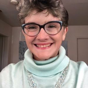 Meet your Posher, Lucinda